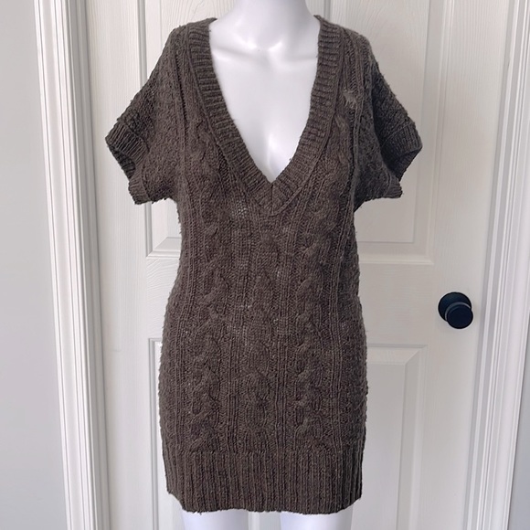 A&F Loose Knit Brown Cable V Neck Sweater- Small - Picture 4 of 6